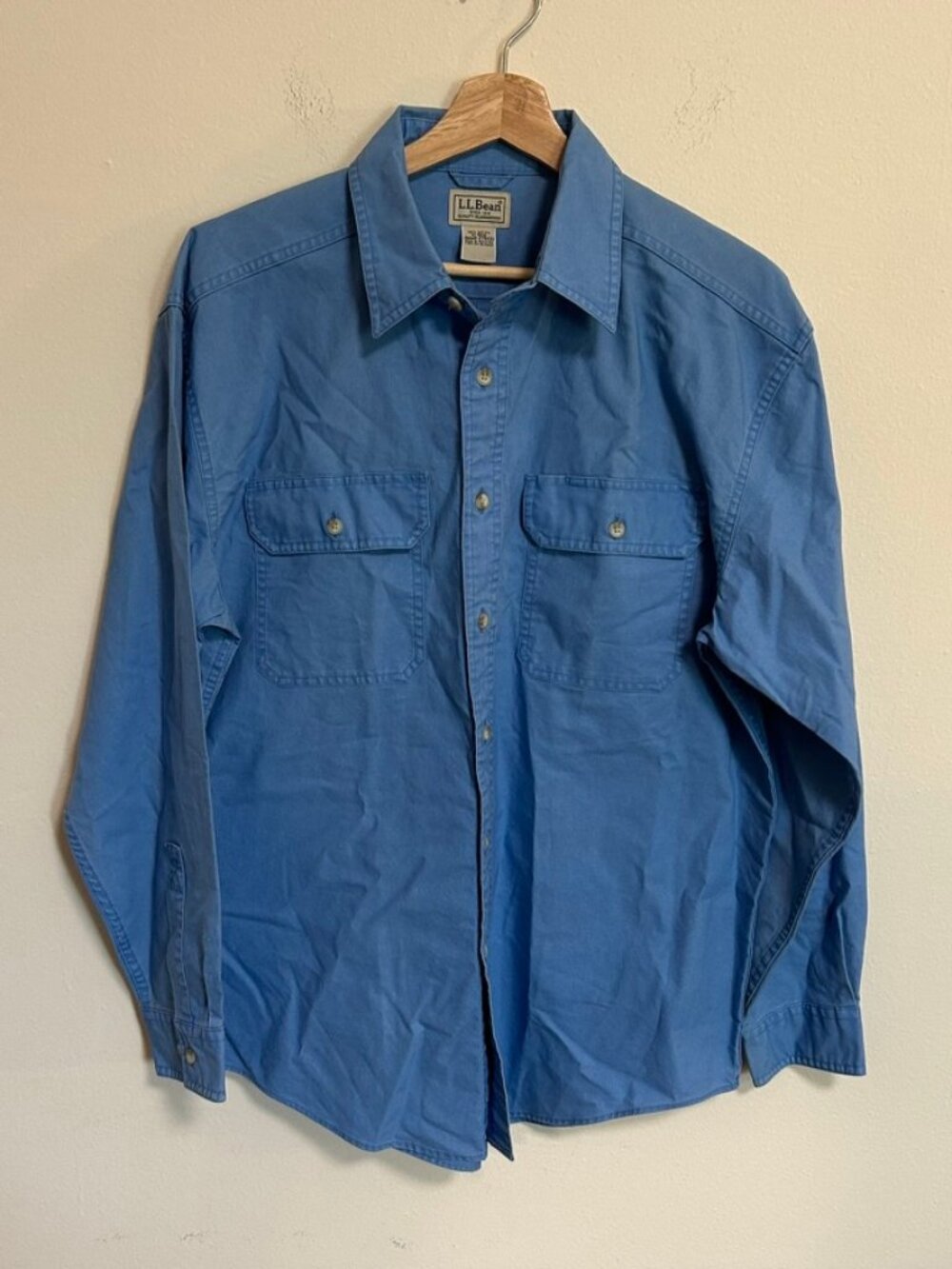 L.L. Bean 100% Cotton Light Blue Collared Button Down Shirt EUC Sz M Basics